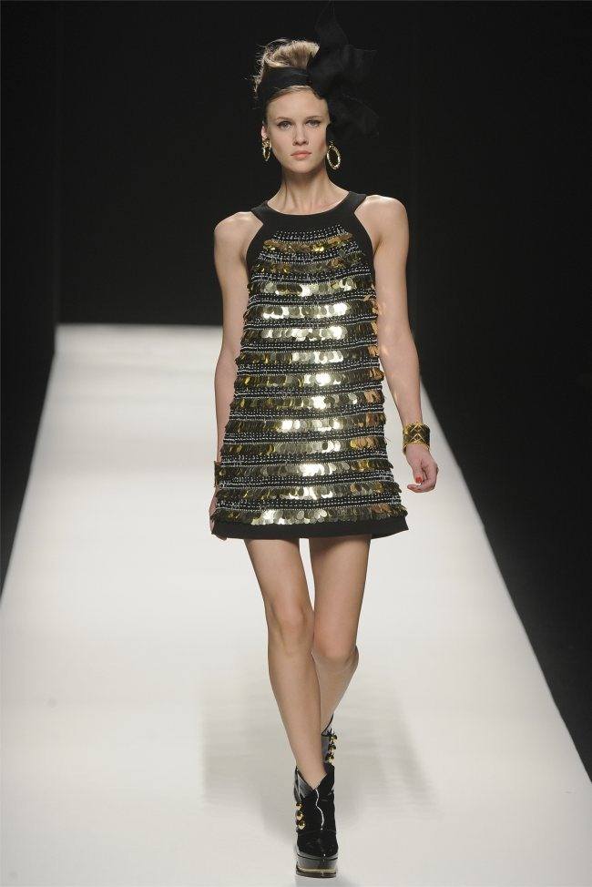 MILAN FASHION WEEK: MOSCHINO FALL 2012