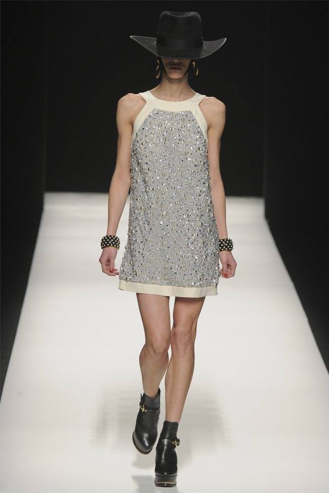 MILAN FASHION WEEK: MOSCHINO FALL 2012