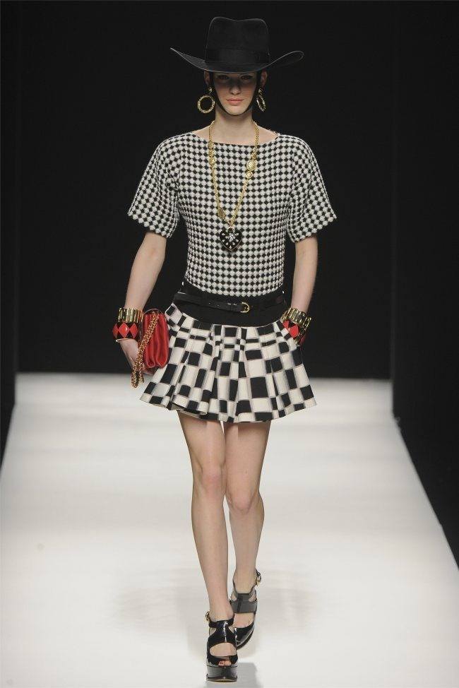 MILAN FASHION WEEK: MOSCHINO FALL 2012
