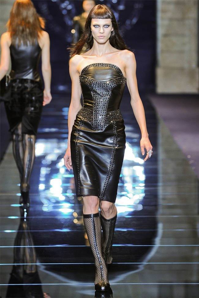 MILAN FASHION WEEK: VERSACE FALL 2012