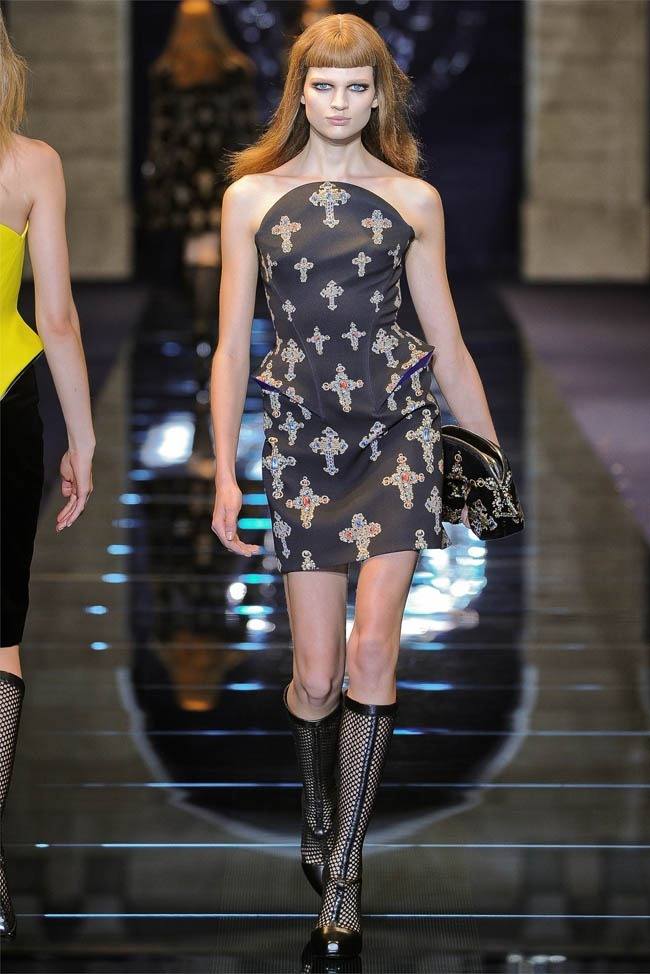 MILAN FASHION WEEK: VERSACE FALL 2012