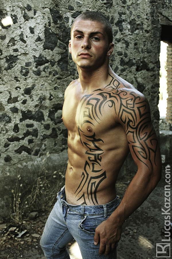 หล่อมากมาย