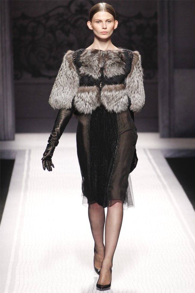 MILAN FASHION WEEK: ALBERTA FERRETTI FALL 2012