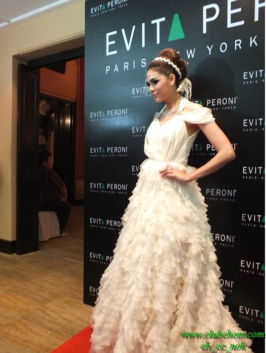 ชมพู่ อารยา เดินแบบในงาน Evita Peroni Autumn 2012 Fashion Show