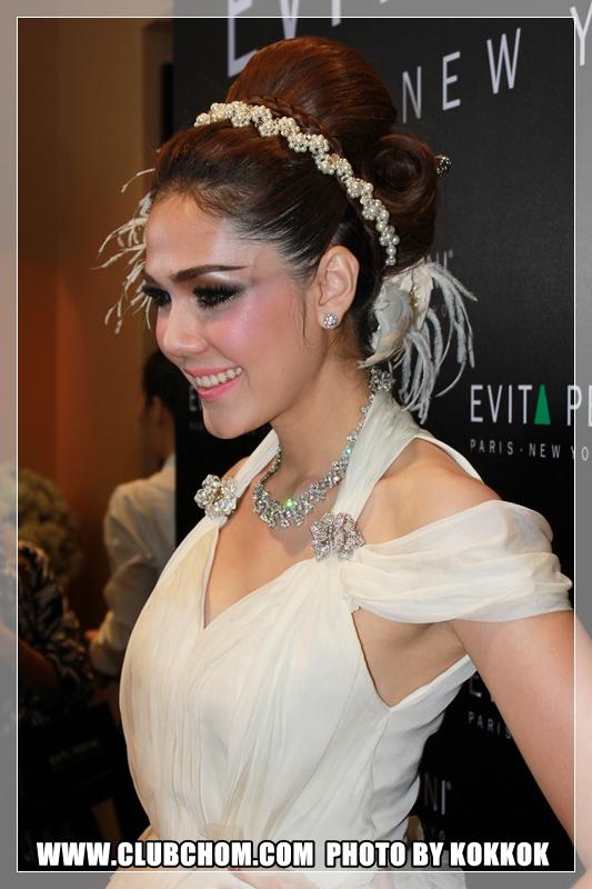 ชมพู่ อารยา เดินแบบในงาน Evita Peroni Autumn 2012 Fashion Show