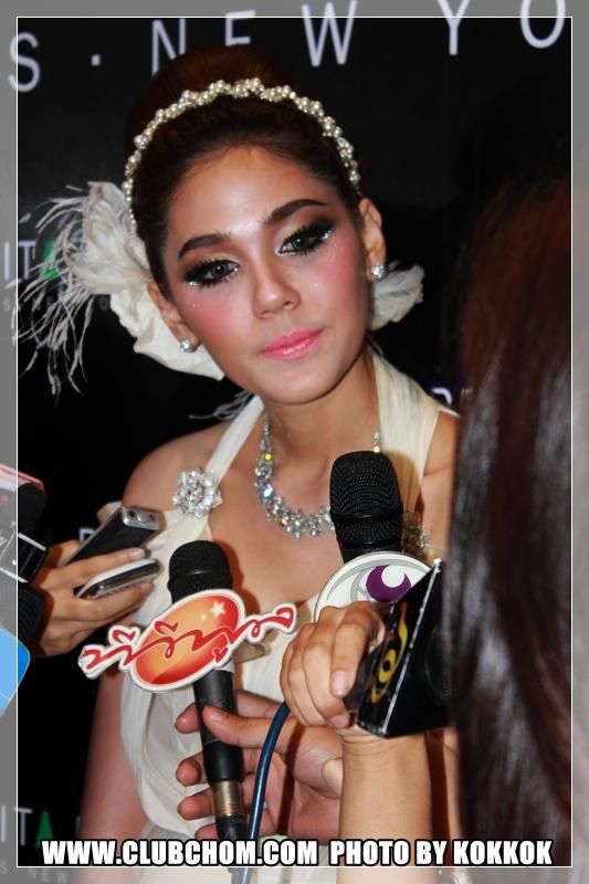 ชมพู่ อารยา เดินแบบในงาน Evita Peroni Autumn 2012 Fashion Show
