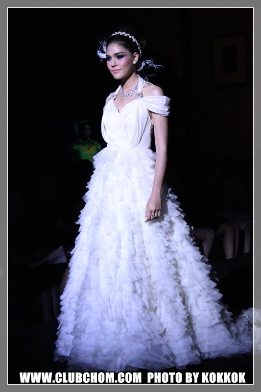 ชมพู่ อารยา เดินแบบในงาน Evita Peroni Autumn 2012 Fashion Show