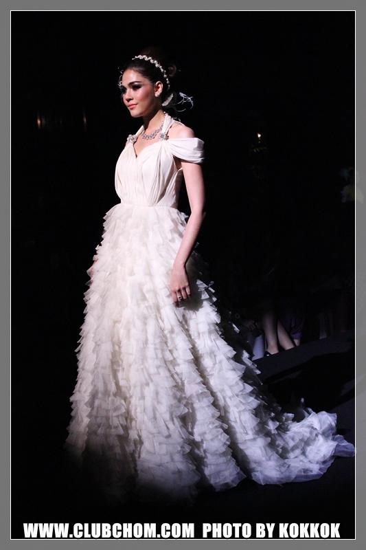 ชมพู่ อารยา เดินแบบในงาน Evita Peroni Autumn 2012 Fashion Show