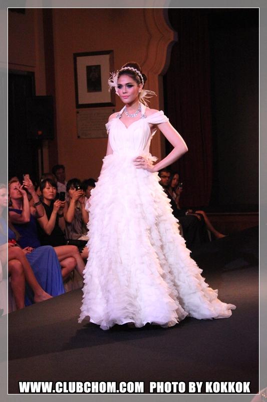 ชมพู่ อารยา เดินแบบในงาน Evita Peroni Autumn 2012 Fashion Show