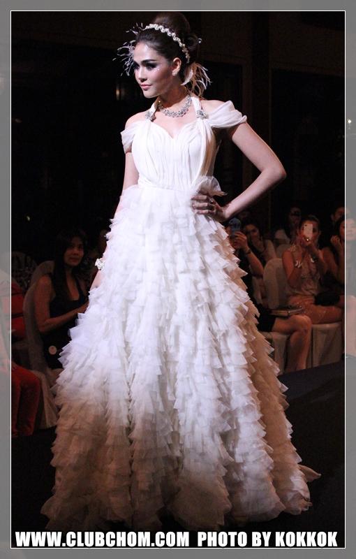 ชมพู่ อารยา เดินแบบในงาน Evita Peroni Autumn 2012 Fashion Show
