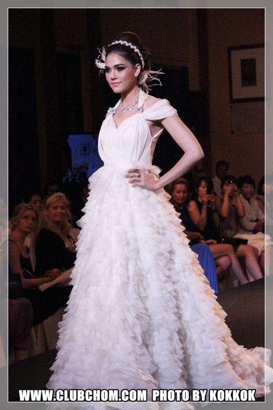 ชมพู่ อารยา เดินแบบในงาน Evita Peroni Autumn 2012 Fashion Show