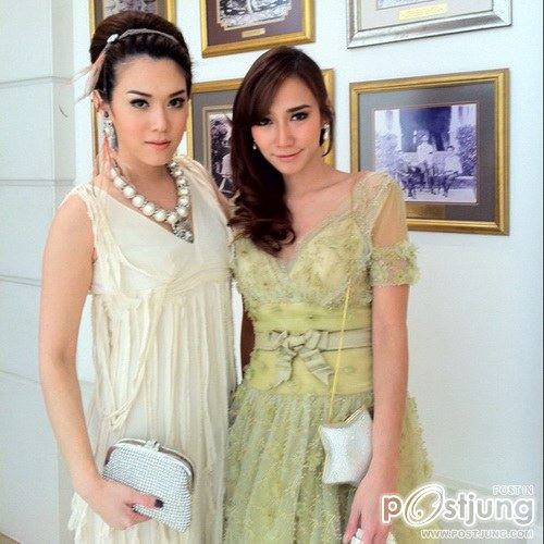 รวมภาพ " อั้ม - เมย์ " สองสาวคู่ซี้อันดับ 1 ของวงการบันเทิง