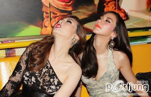รวมภาพ " อั้ม - เมย์ " สองสาวคู่ซี้อันดับ 1 ของวงการบันเทิง