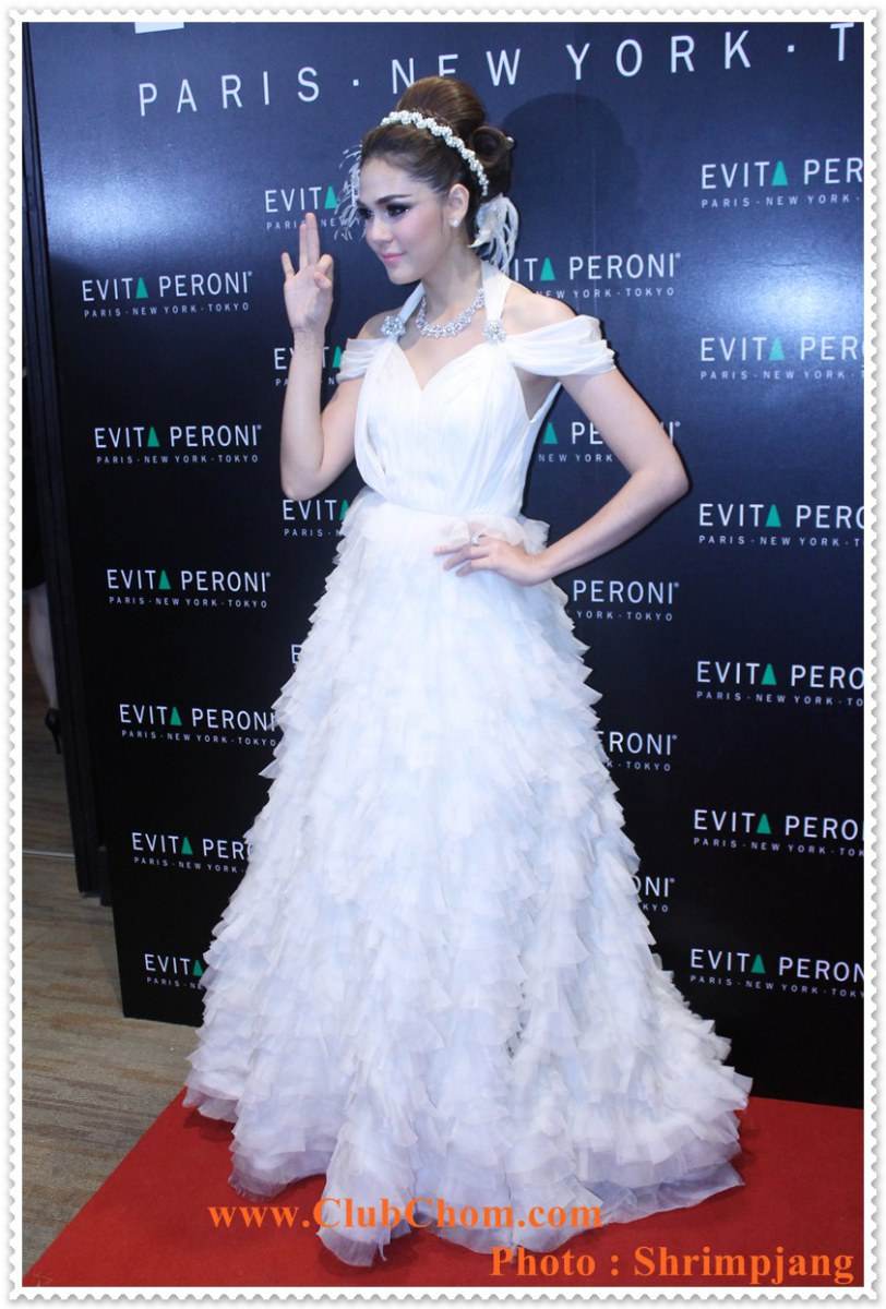 ชมพู่ อารยา  ในงาน  Evita Peroni Autumn 2012 Fashion Show
