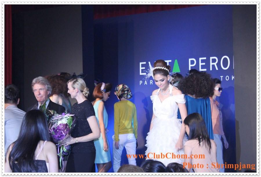 ชมพู่ อารยา  ในงาน  Evita Peroni Autumn 2012 Fashion Show
