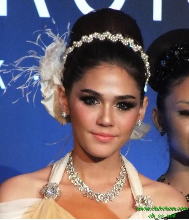 ชมพู่ อารยา  ในงาน  Evita Peroni Autumn 2012 Fashion Show