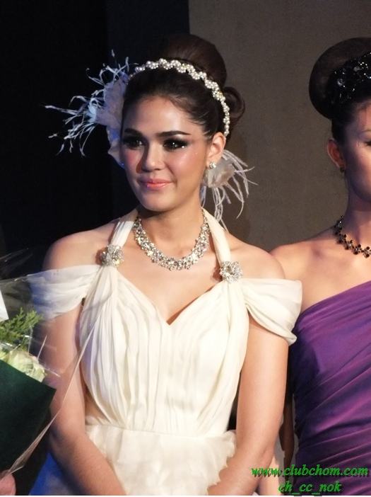 ชมพู่ อารยา  ในงาน  Evita Peroni Autumn 2012 Fashion Show