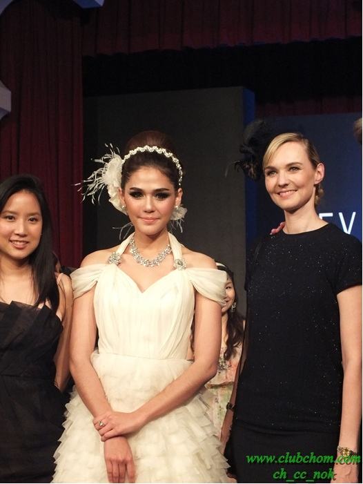 ชมพู่ อารยา  ในงาน  Evita Peroni Autumn 2012 Fashion Show