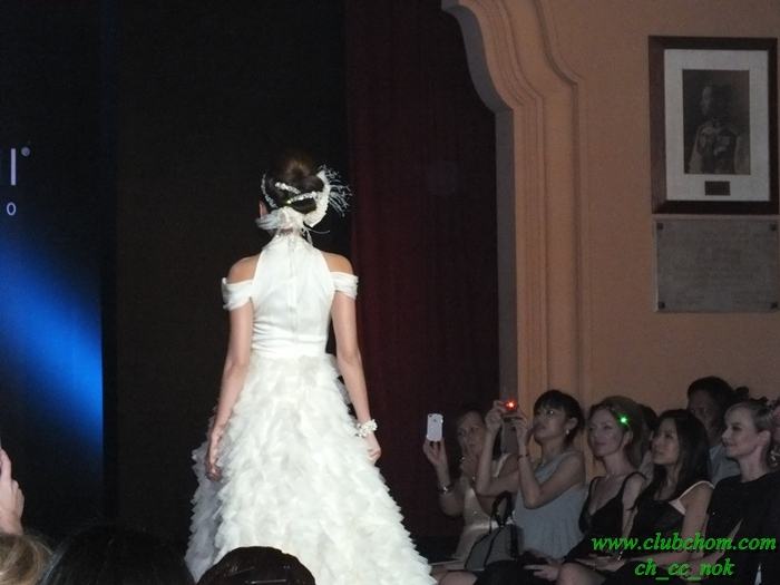 ชมพู่ อารยา  ในงาน  Evita Peroni Autumn 2012 Fashion Show