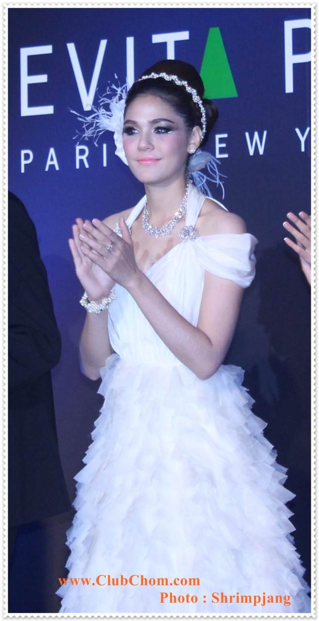 ชมพู่ อารยา  ในงาน  Evita Peroni Autumn 2012 Fashion Show