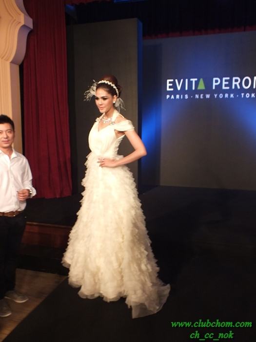 ชมพู่ อารยา  ในงาน  Evita Peroni Autumn 2012 Fashion Show