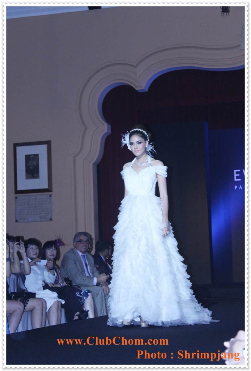 ชมพู่ อารยา  ในงาน  Evita Peroni Autumn 2012 Fashion Show