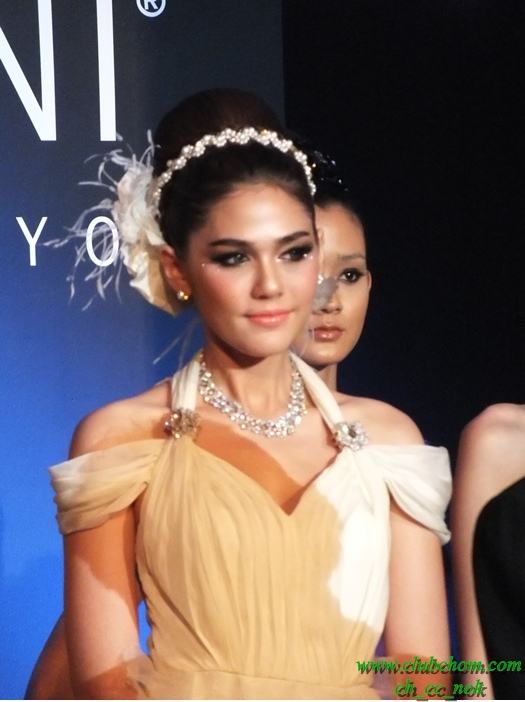 ชมพู่ อารยา  ในงาน  Evita Peroni Autumn 2012 Fashion Show