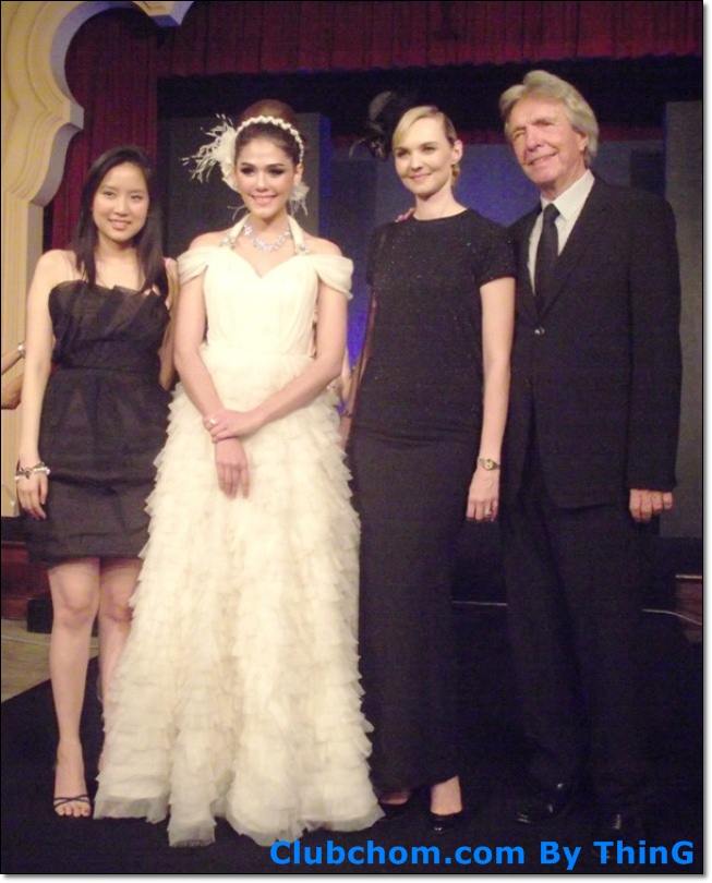 ชมพู่ อารยา  ในงาน  Evita Peroni Autumn 2012 Fashion Show