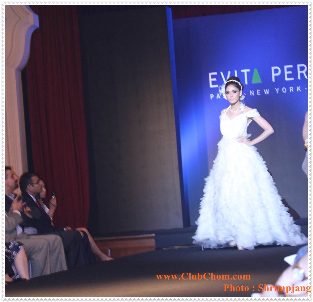 ชมพู่ อารยา  ในงาน  Evita Peroni Autumn 2012 Fashion Show