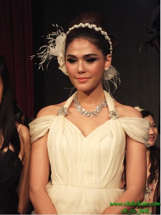ชมพู่ อารยา  ในงาน  Evita Peroni Autumn 2012 Fashion Show