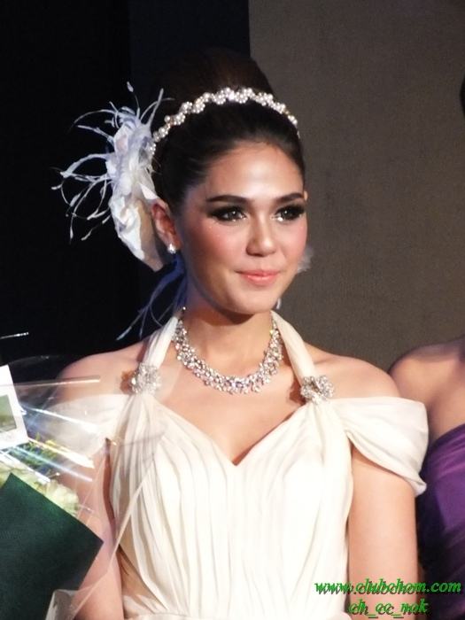 ชมพู่ อารยา  ในงาน  Evita Peroni Autumn 2012 Fashion Show
