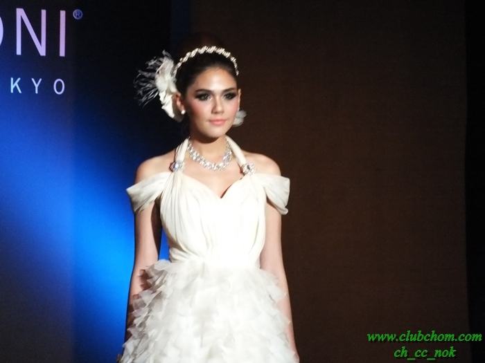 ชมพู่ อารยา  ในงาน  Evita Peroni Autumn 2012 Fashion Show