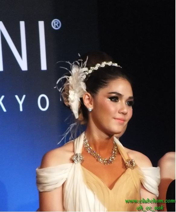 ชมพู่ อารยา  ในงาน  Evita Peroni Autumn 2012 Fashion Show