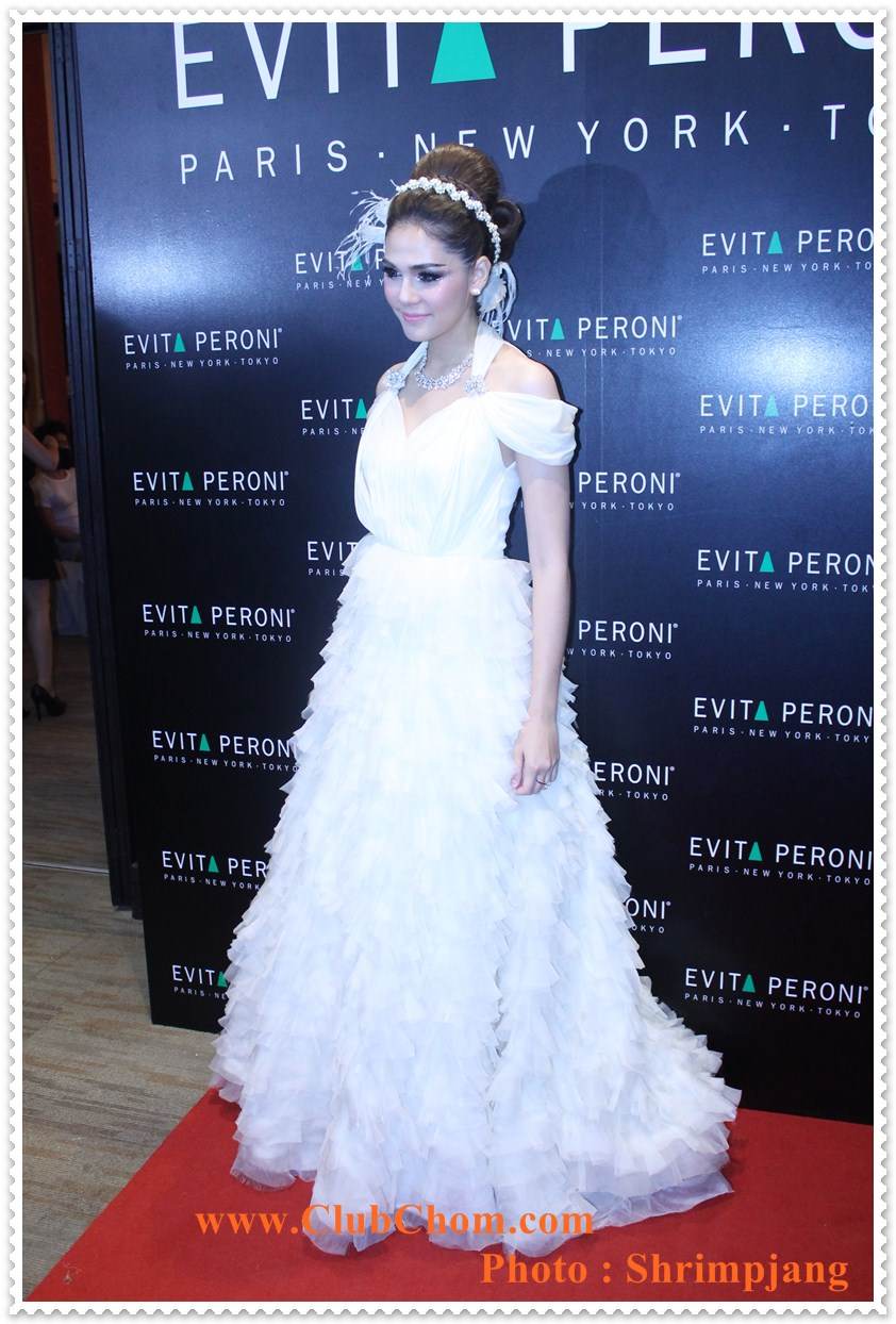 ชมพู่ อารยา  ในงาน  Evita Peroni Autumn 2012 Fashion Show