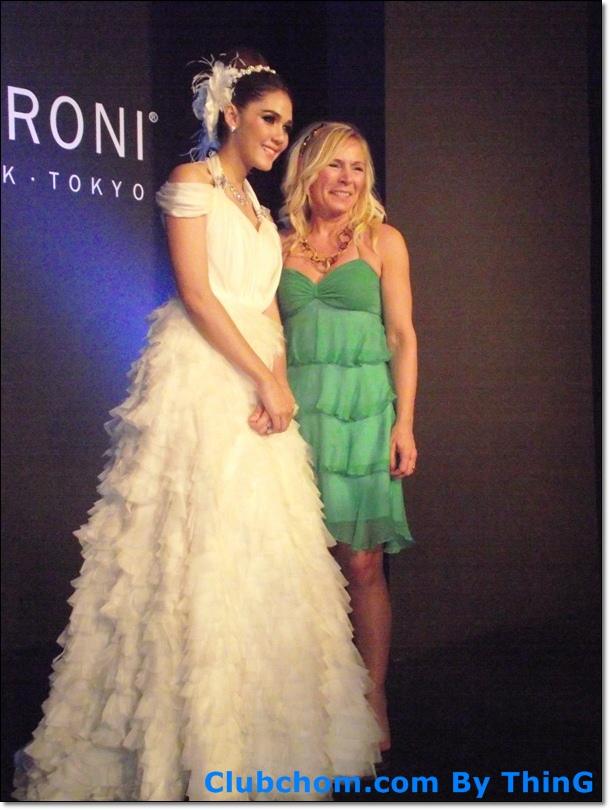 ชมพู่ อารยา  ในงาน  Evita Peroni Autumn 2012 Fashion Show