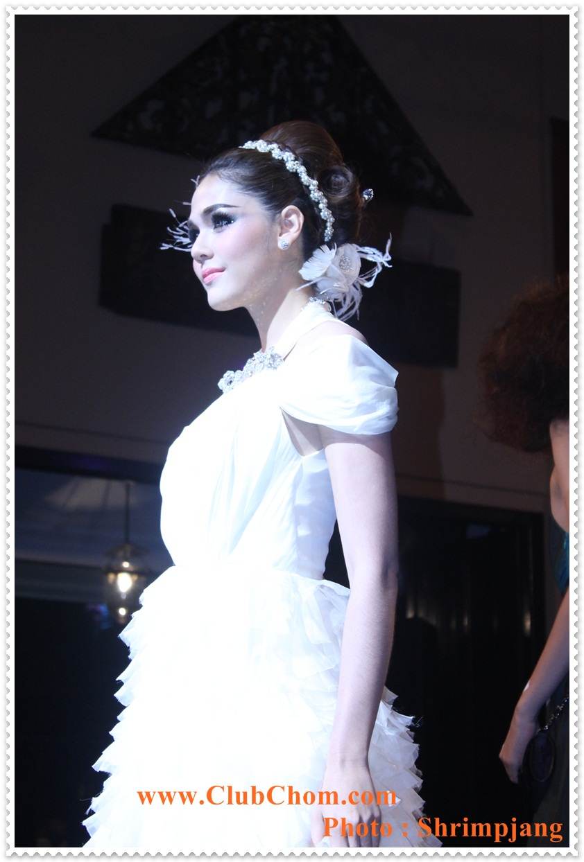 ชมพู่ อารยา  ในงาน  Evita Peroni Autumn 2012 Fashion Show
