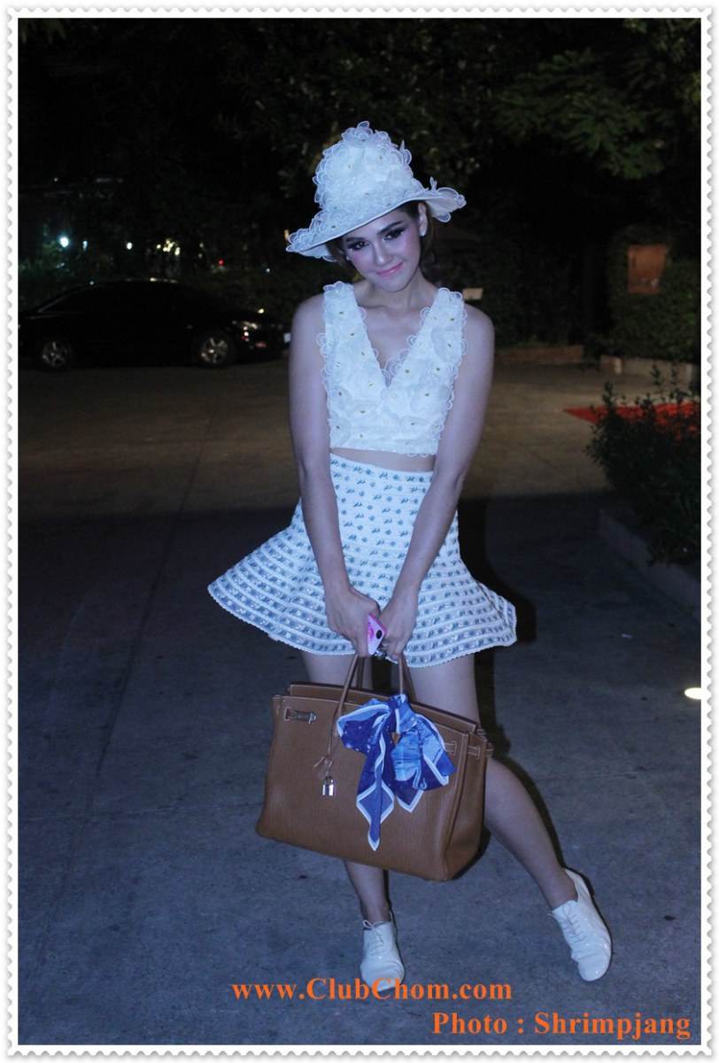 ชมพู่ อารยา  ในงาน  Evita Peroni Autumn 2012 Fashion Show