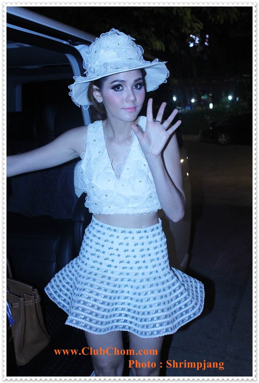 ชมพู่ อารยา  ในงาน  Evita Peroni Autumn 2012 Fashion Show