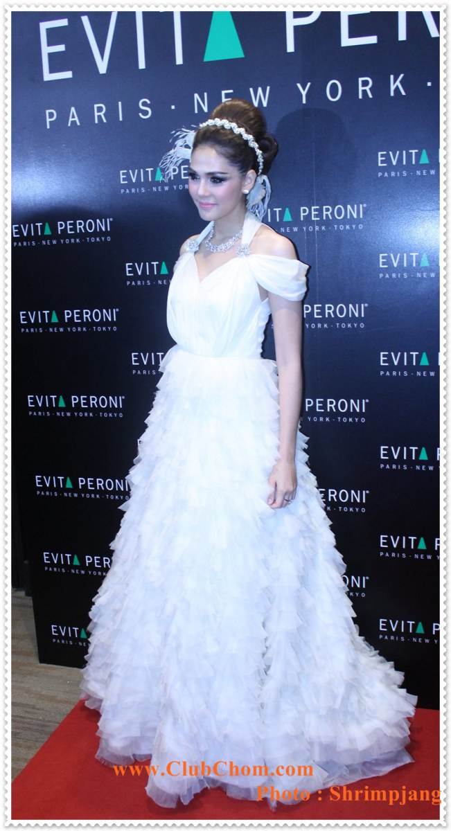 ชมพู่ อารยา  ในงาน  Evita Peroni Autumn 2012 Fashion Show