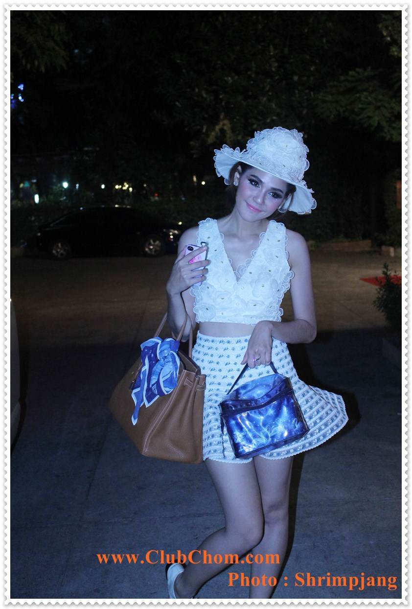 ชมพู่ อารยา  ในงาน  Evita Peroni Autumn 2012 Fashion Show