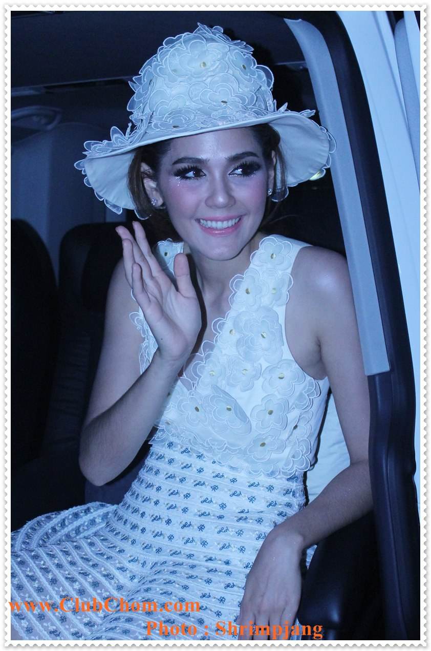 ชมพู่ อารยา  ในงาน  Evita Peroni Autumn 2012 Fashion Show