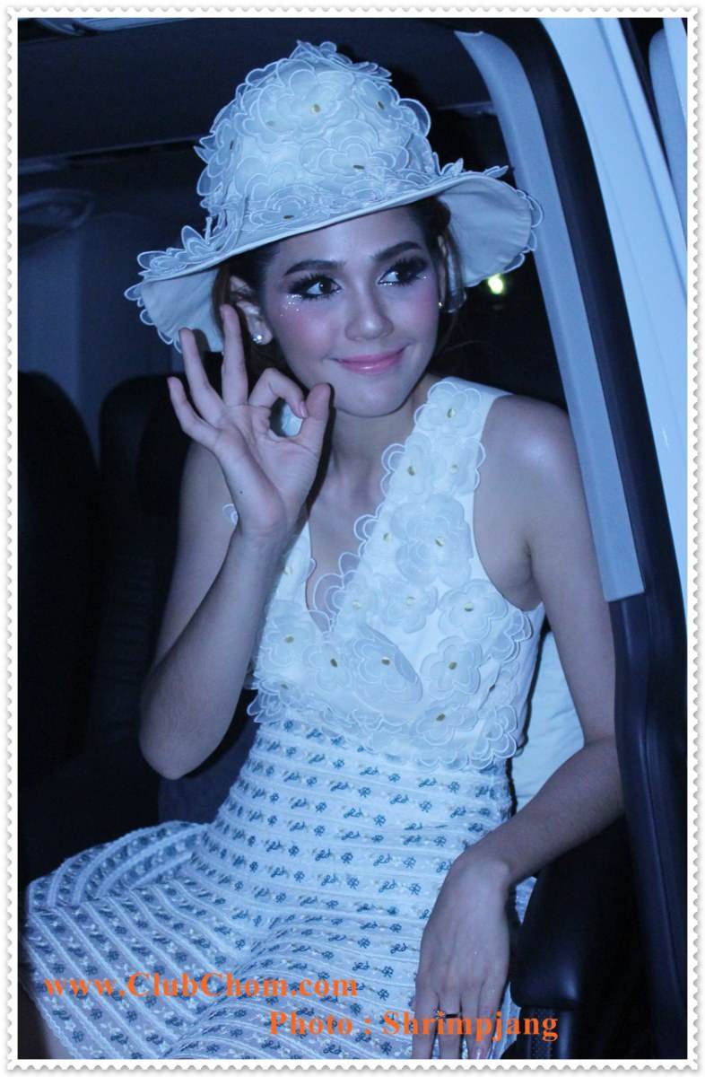 ชมพู่ อารยา  ในงาน  Evita Peroni Autumn 2012 Fashion Show