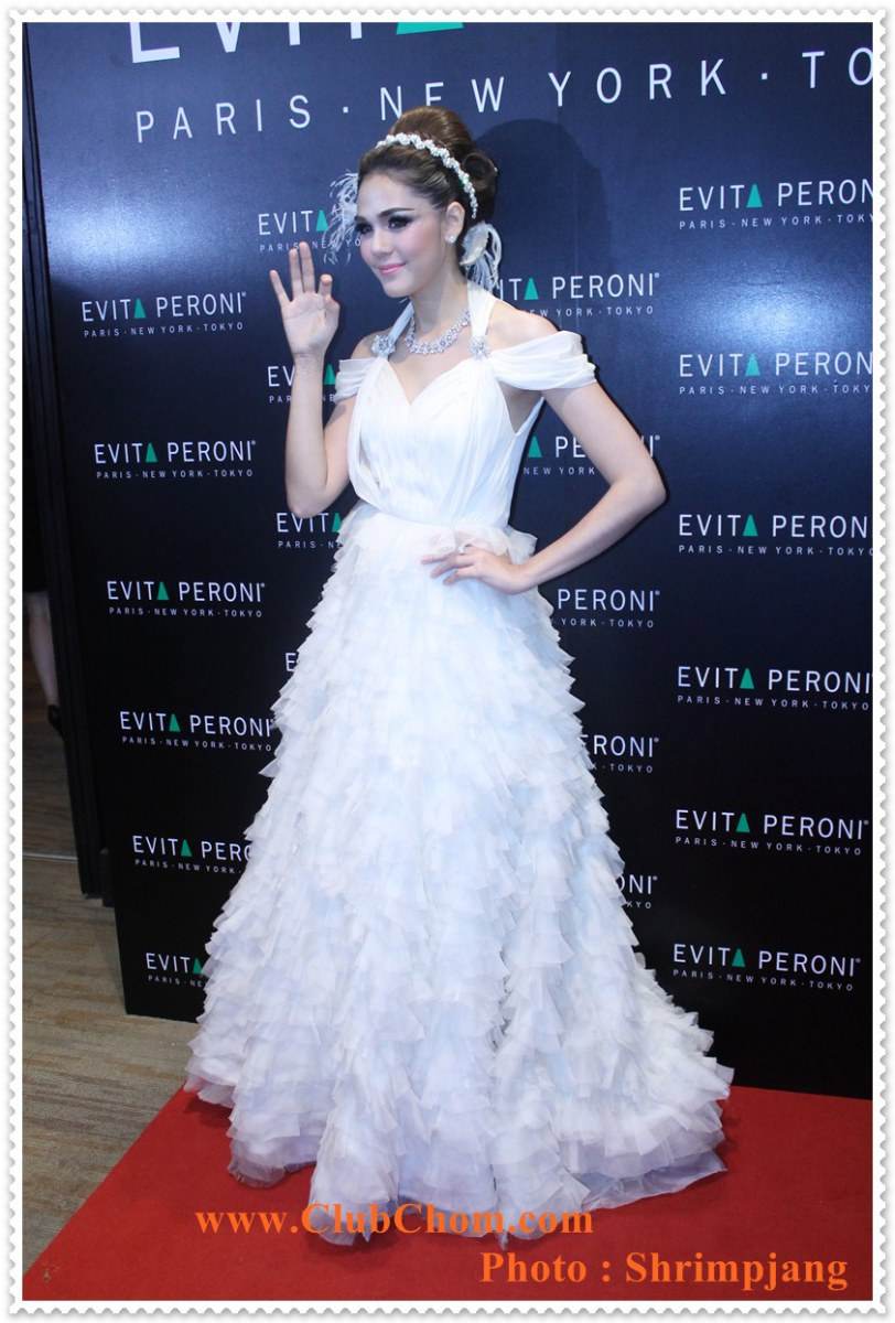 ชมพู่ อารยา  ในงาน  Evita Peroni Autumn 2012 Fashion Show