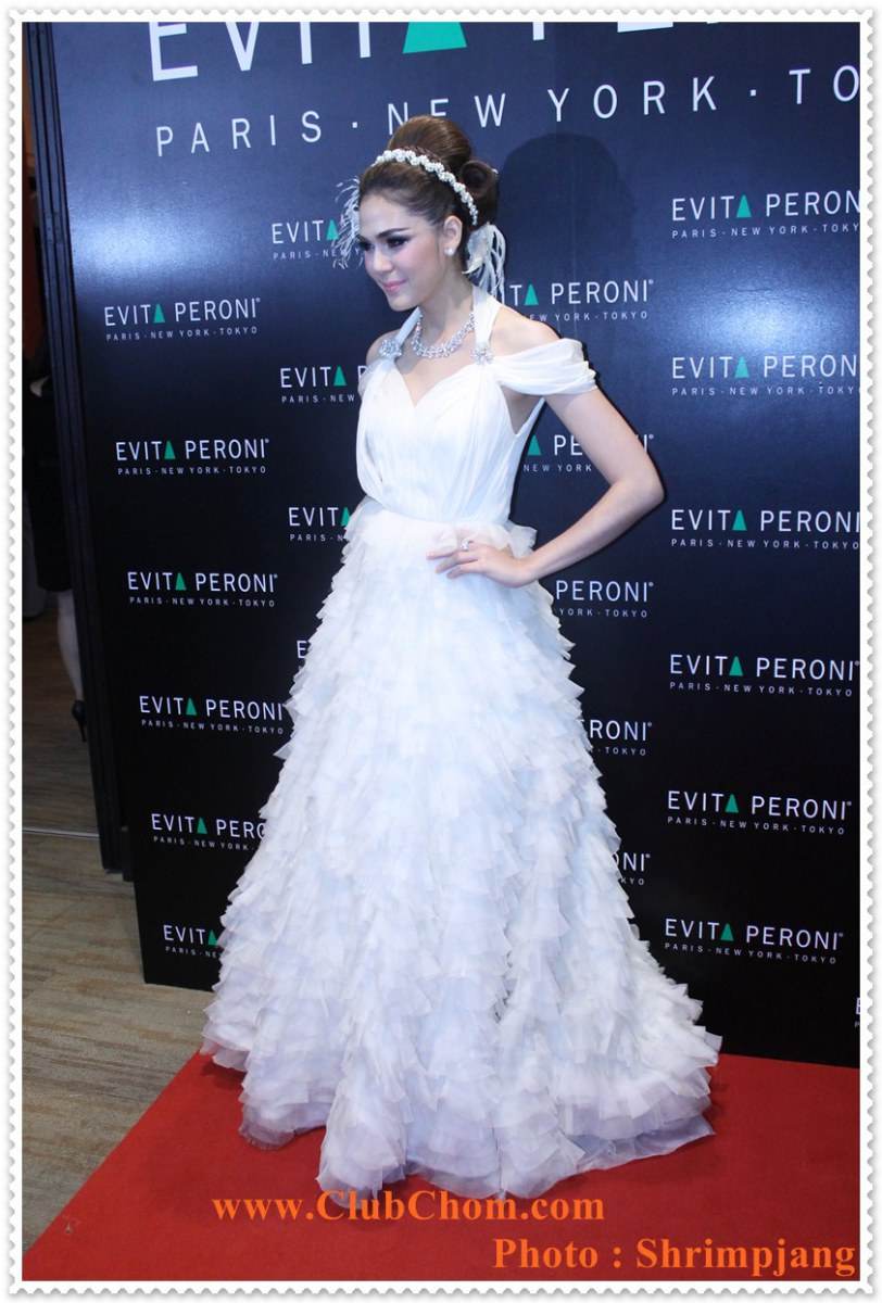 ชมพู่ อารยา  ในงาน  Evita Peroni Autumn 2012 Fashion Show