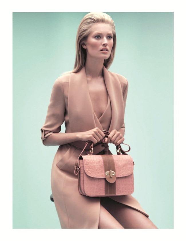CAMPAIGN: ENIKO MIHALIK & TONI GARRN FOR PORTS 1961 BY PHOTOGRAPHER HENRIQUE GENDRE