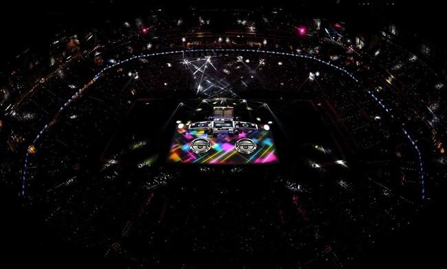 PERFORMANCE: MADONNA AT THE BRIDGESTONE SUPER BOWL XLVI HALFTIME SHOW, FEAT. NICKI MINAJ, L.M.F.A.O.