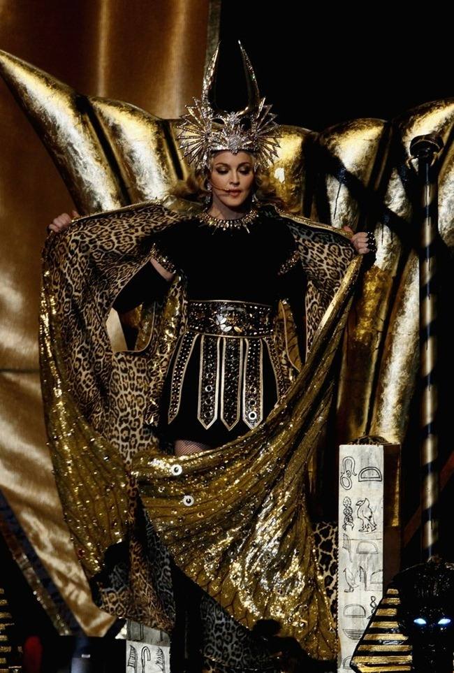 PERFORMANCE: MADONNA AT THE BRIDGESTONE SUPER BOWL XLVI HALFTIME SHOW, FEAT. NICKI MINAJ, L.M.F.A.O.
