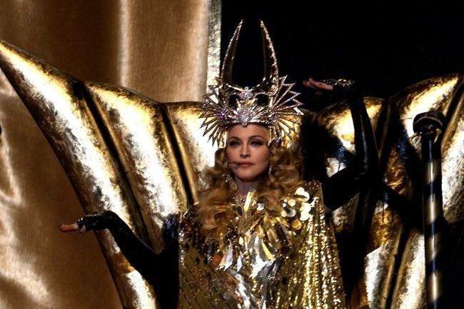 PERFORMANCE: MADONNA AT THE BRIDGESTONE SUPER BOWL XLVI HALFTIME SHOW, FEAT. NICKI MINAJ, L.M.F.A.O.
