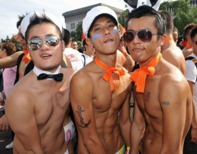 รักกัน ชอบกัน แบ่งกันให้ชม