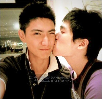 รักกัน ชอบกัน แบ่งกันให้ชม